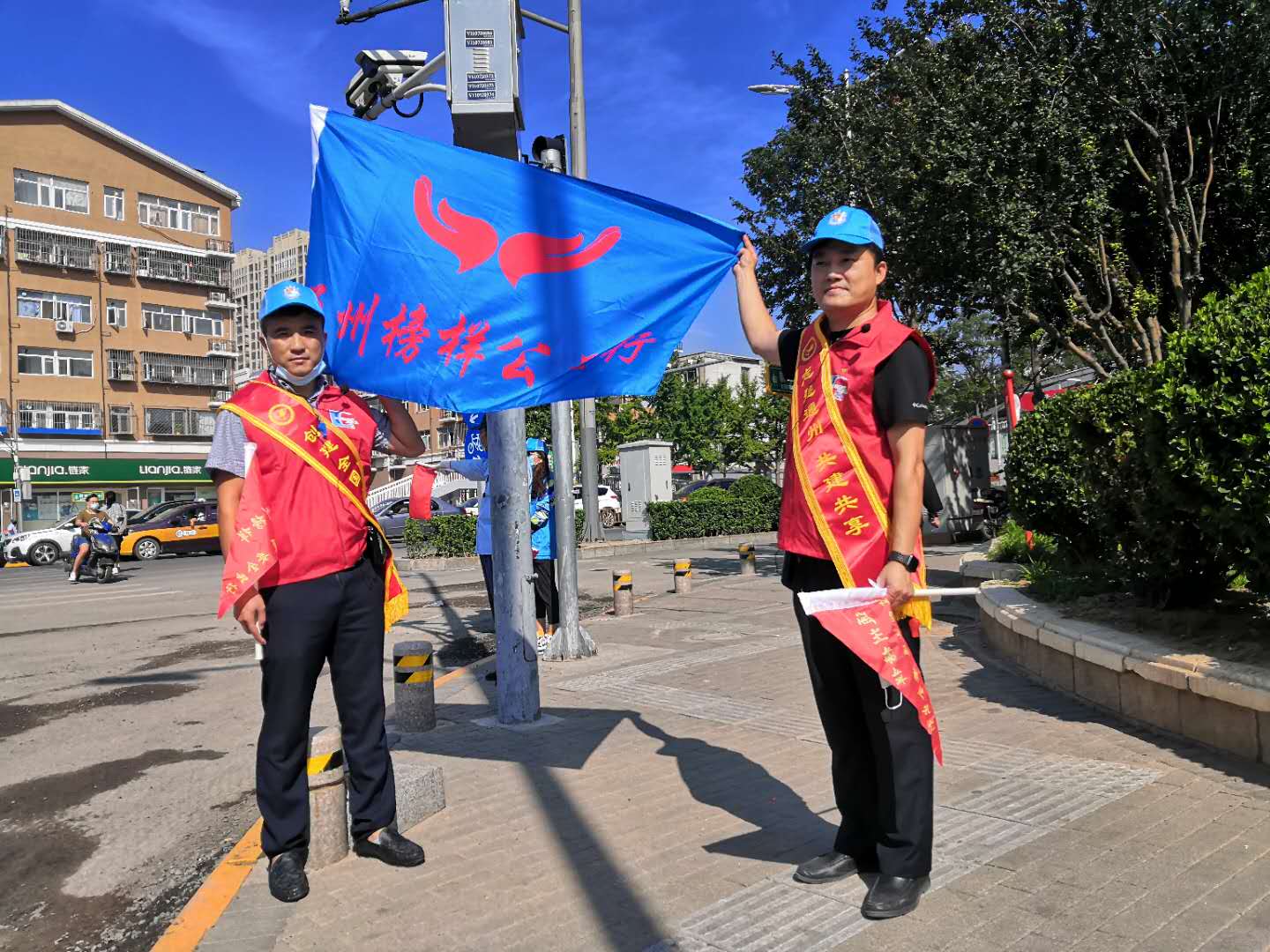 <strong>农村大粗鸡巴老头操小嫩逼视频</strong>